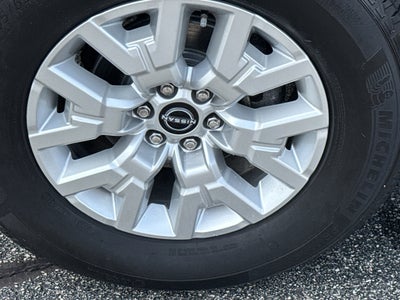 2023 Nissan Frontier Crew Cab 4x4 SV Auto