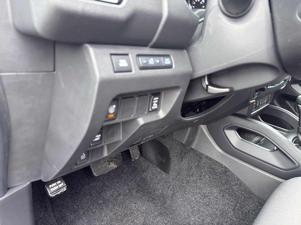 2026 Nissan Frontier Crew Cab 4x4 SV