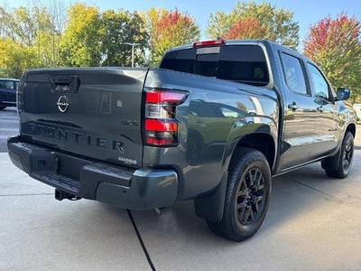 2027 Nissan Frontier Crew Cab 4x4 SV
