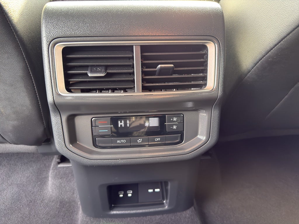 2024 Volkswagen Atlas 2.0T SE w/Technology 4MOTION