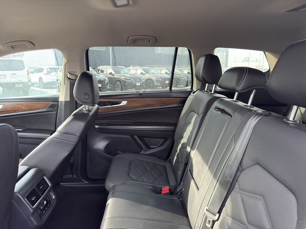 2024 Volkswagen Atlas 2.0T SE w/Technology 4MOTION