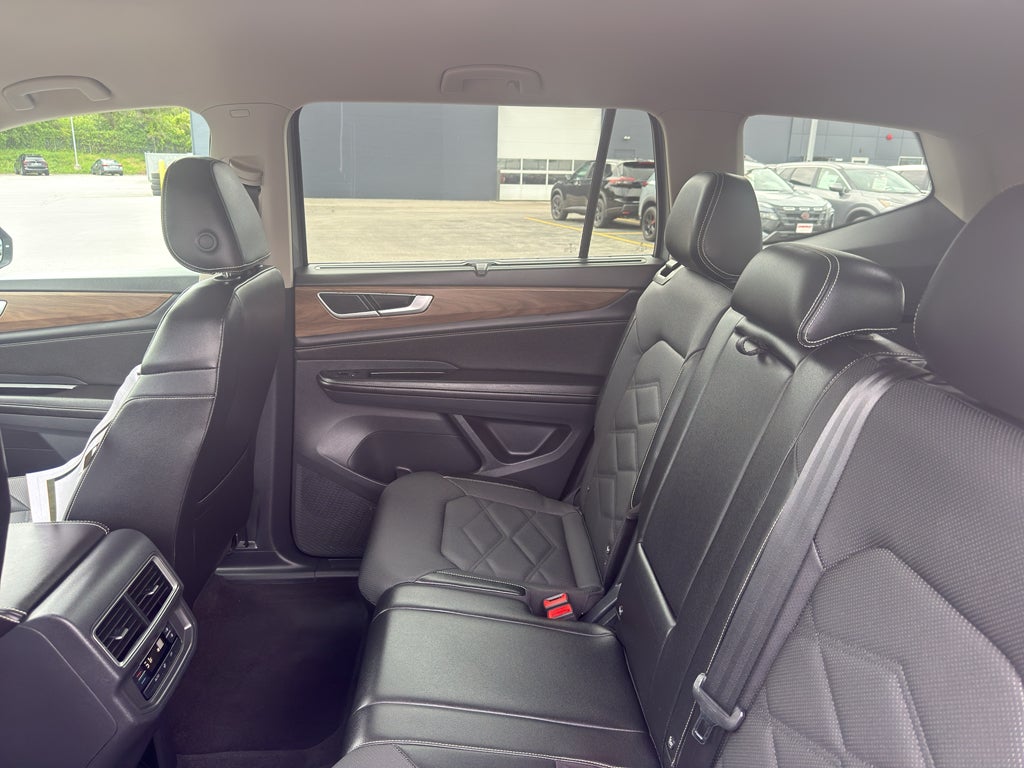 2024 Volkswagen Atlas 2.0T SE w/Technology 4MOTION