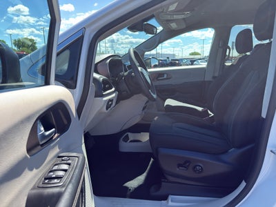 2024 Chrysler Voyager LX FWD