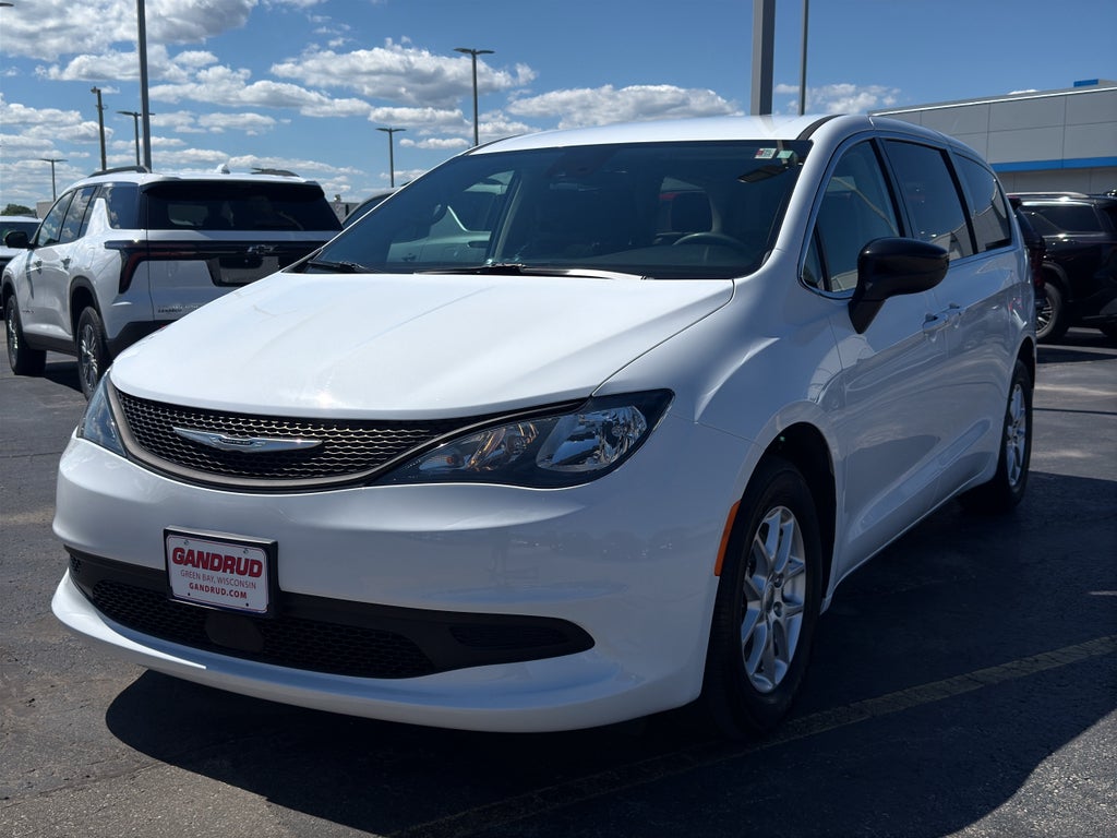 2024 Chrysler Voyager LX FWD