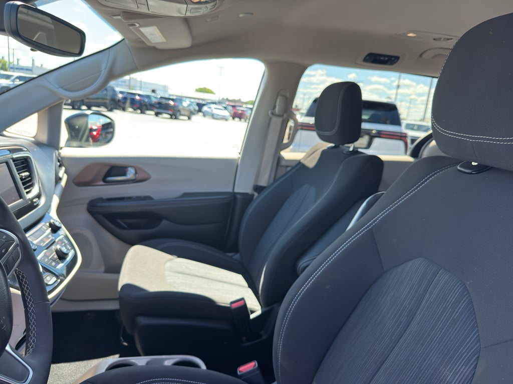 2024 Chrysler Voyager LX FWD