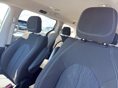 2024 Chrysler Voyager LX FWD