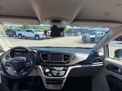 2024 Chrysler Voyager LX FWD