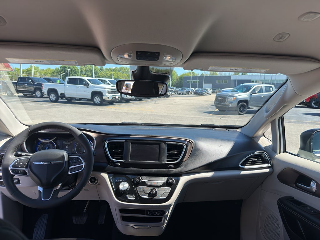 2024 Chrysler Voyager LX FWD