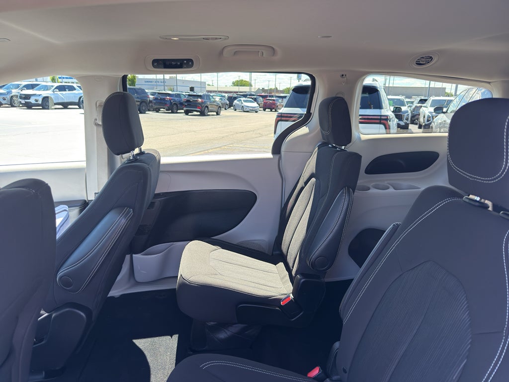 2024 Chrysler Voyager LX FWD