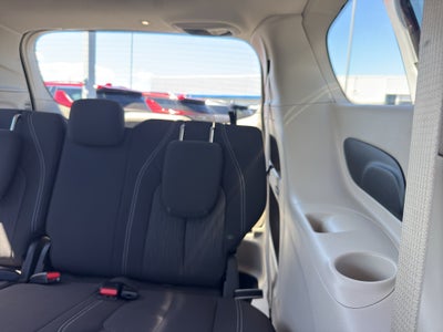 2024 Chrysler Voyager LX FWD