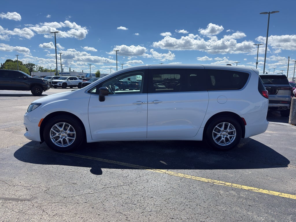 2024 Chrysler Voyager LX FWD