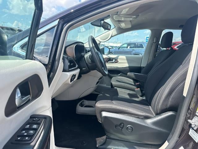 2017 Chrysler Pacifica Touring FWD