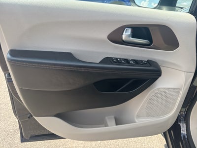 2017 Chrysler Pacifica Touring FWD