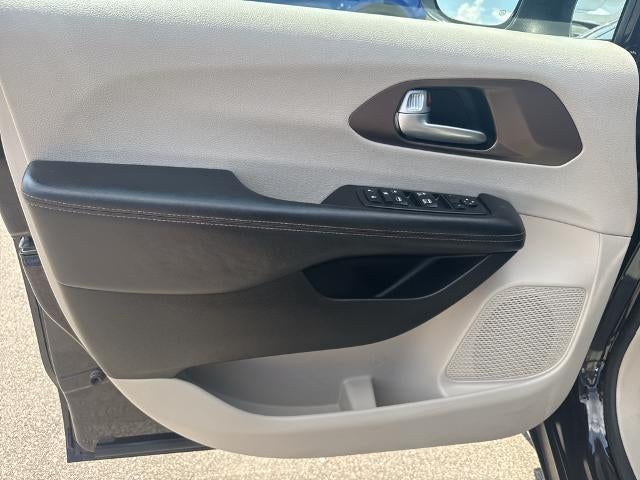 2017 Chrysler Pacifica Touring FWD