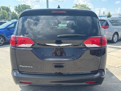 2017 Chrysler Pacifica Touring FWD