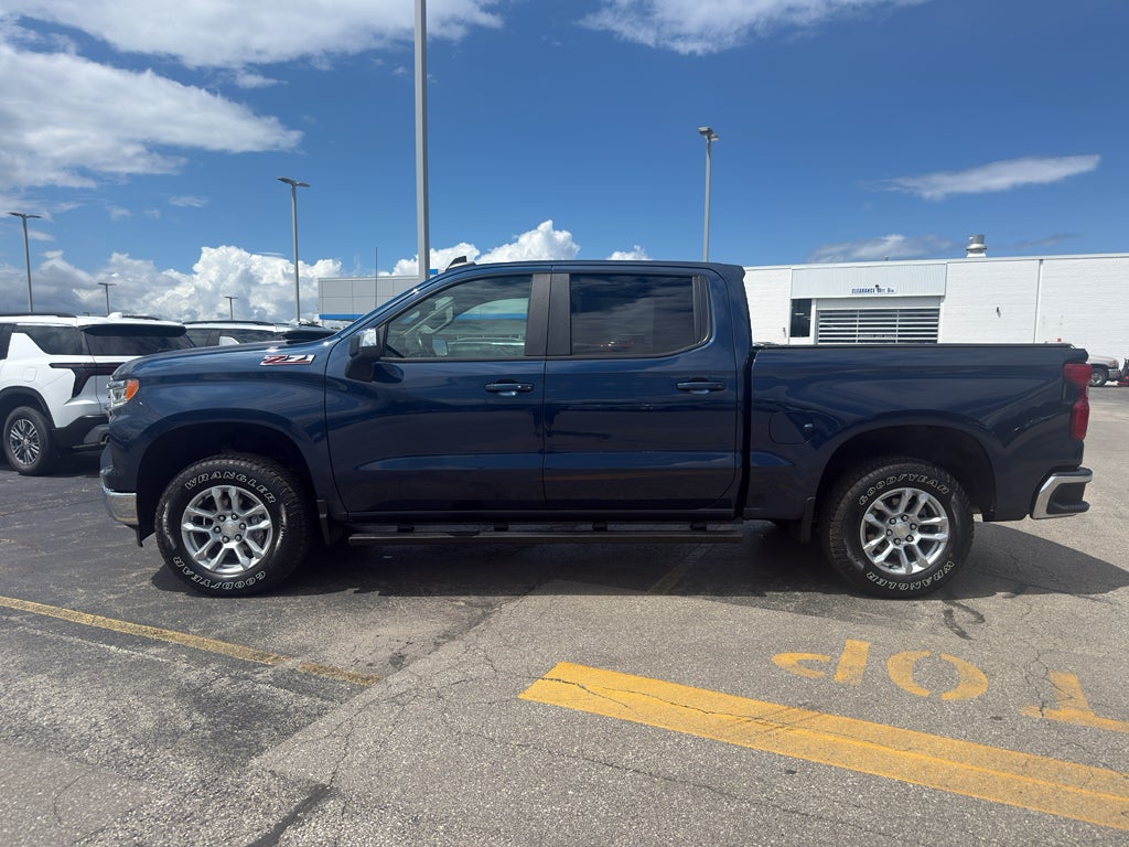 2022 Chevrolet Silverado 1500 Crew Cab Short Box 4-Wheel Drive LT 1LT