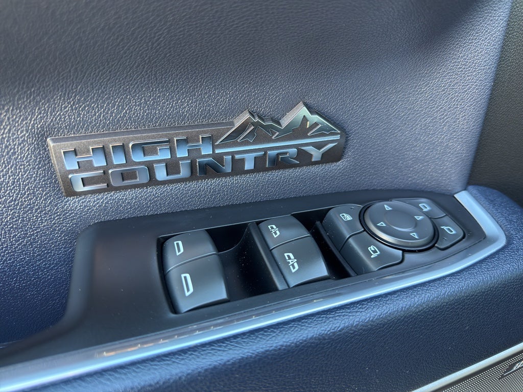 2022 Chevrolet Silverado 1500 Crew Cab Short Box 4-Wheel Drive High Country