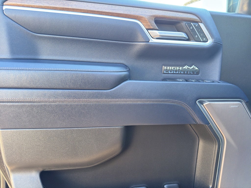 2022 Chevrolet Silverado 1500 Crew Cab Short Box 4-Wheel Drive High Country