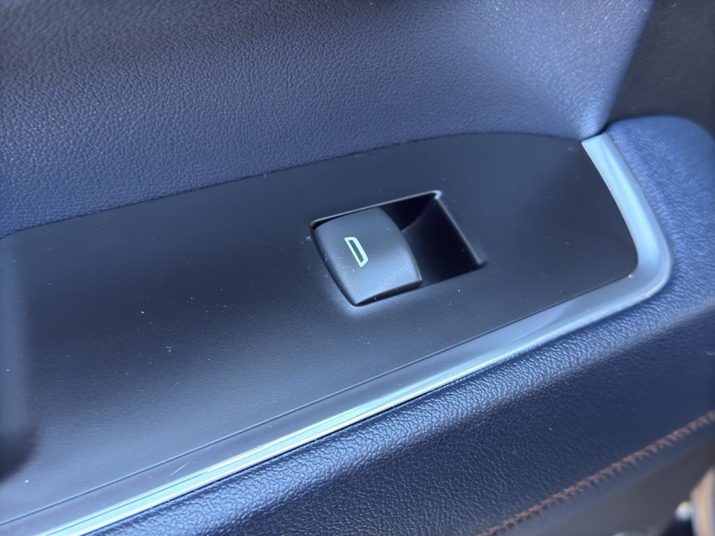 2022 Chevrolet Silverado 1500 Crew Cab Short Box 4-Wheel Drive High Country