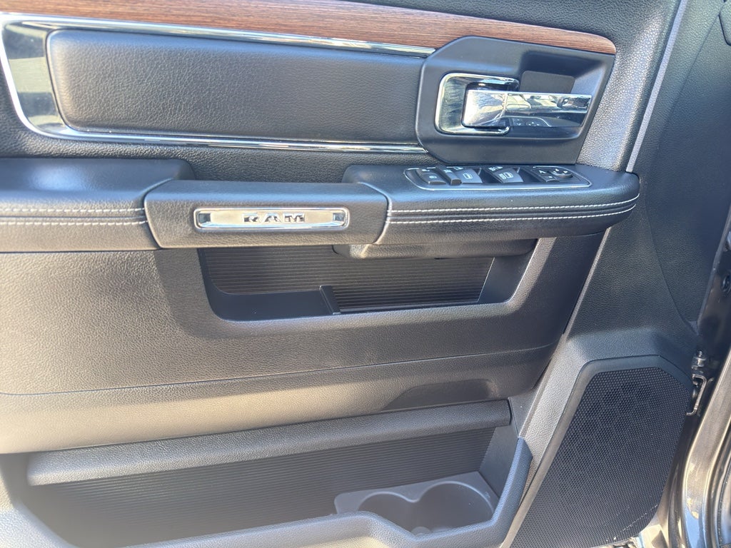 2017 RAM 3500 Laramie 4x4 Crew Cab 6'4" Box