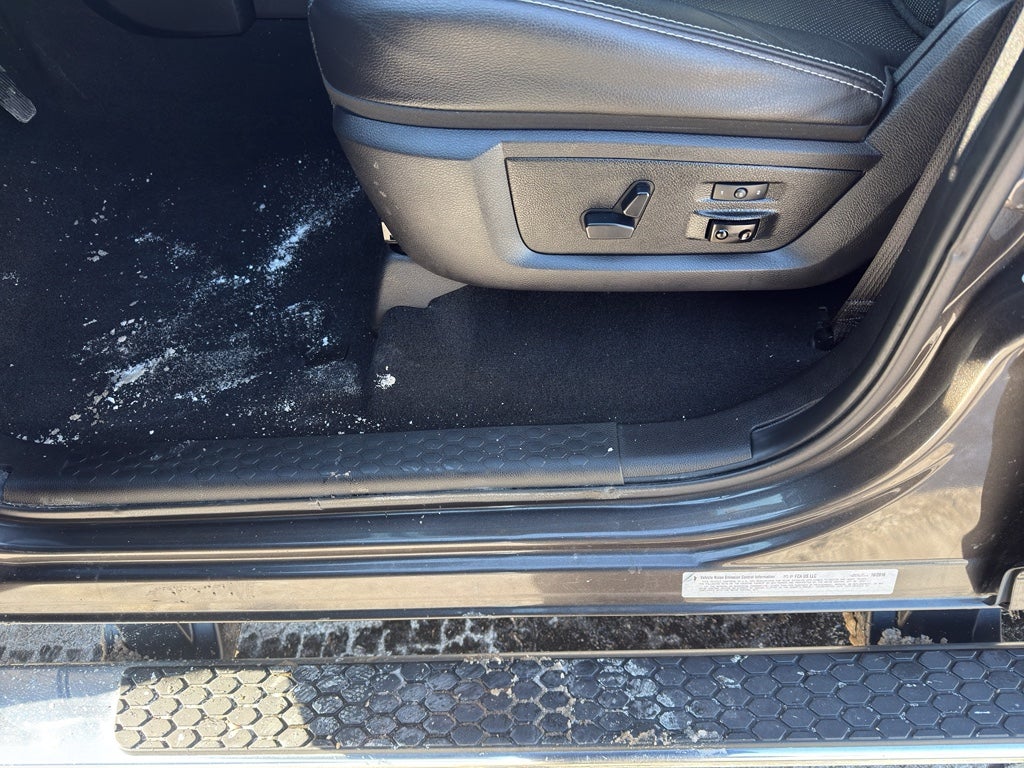 2017 RAM 3500 Laramie 4x4 Crew Cab 6'4" Box