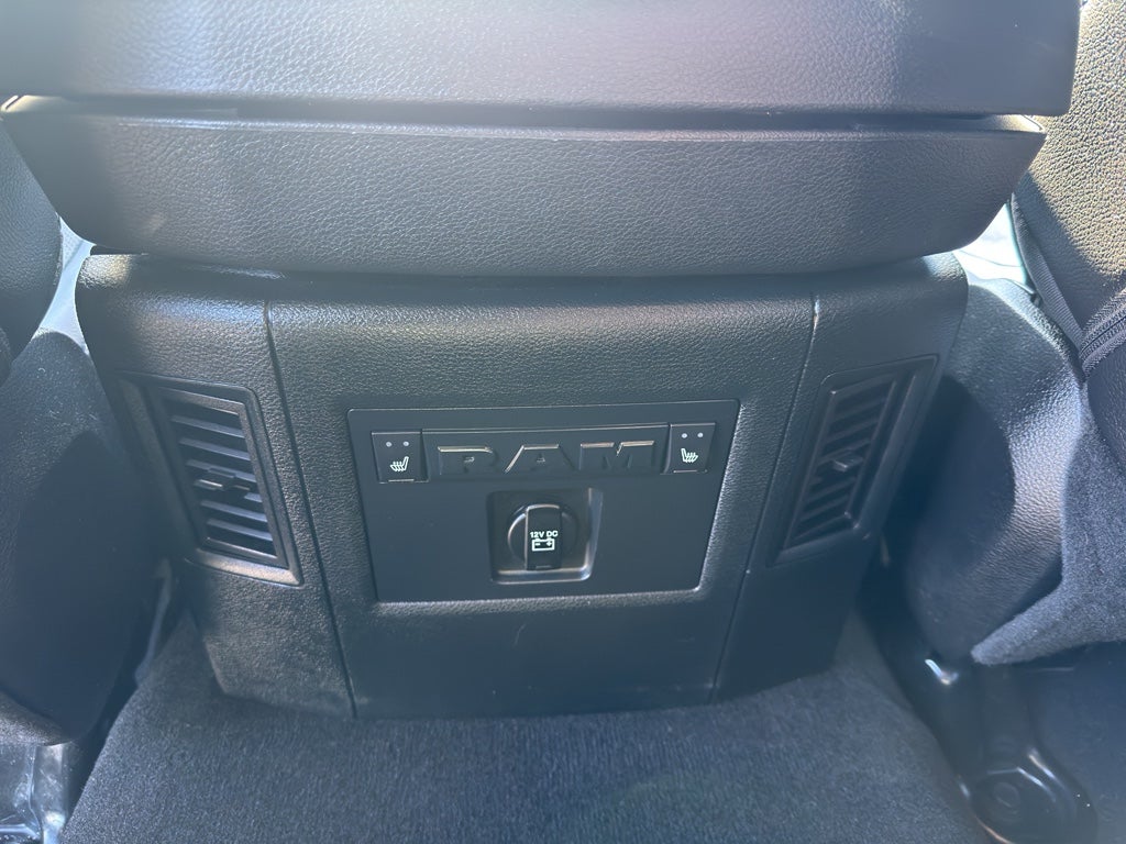 2017 RAM 3500 Laramie 4x4 Crew Cab 6'4" Box