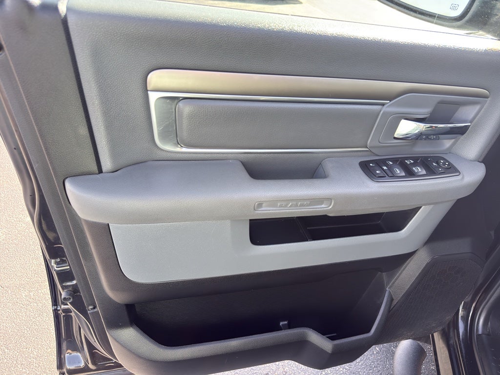 2017 RAM 1500 Big Horn 4x4 Crew Cab 5'7" Box