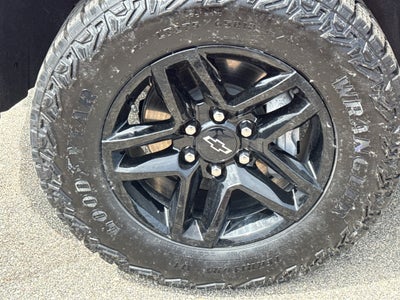 2025 Chevrolet Silverado 1500 Crew Cab Short Box 4-Wheel Drive Custom Trail Boss
