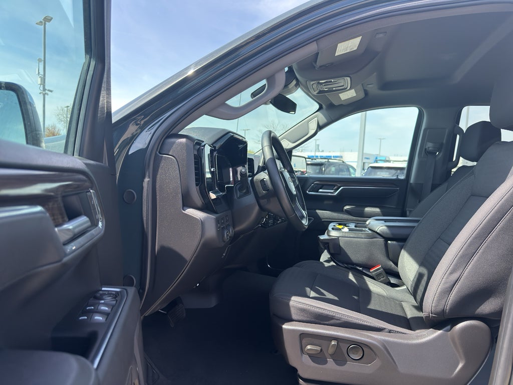 2025 Chevrolet Silverado 1500 Crew Cab Short Box 4-Wheel Drive LT 1LT