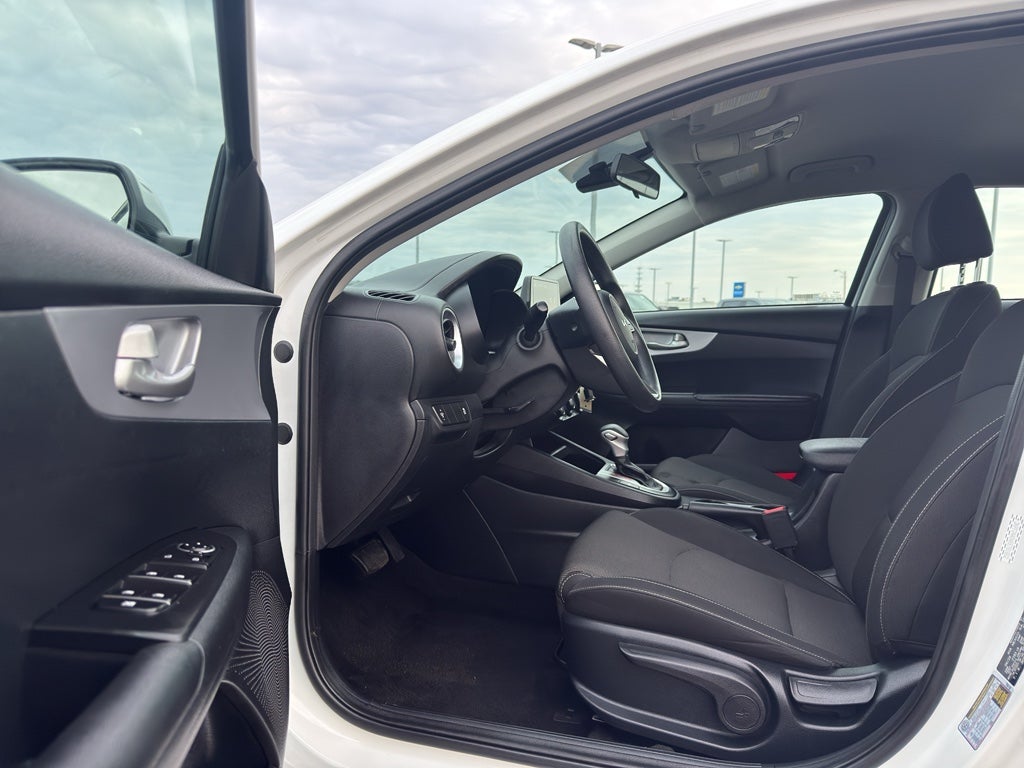 2024 Kia Forte LXS IVT
