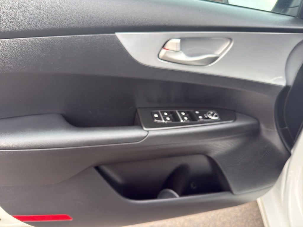 2024 Kia Forte LXS IVT