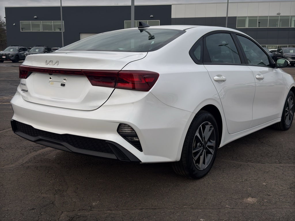 2024 Kia Forte LXS IVT