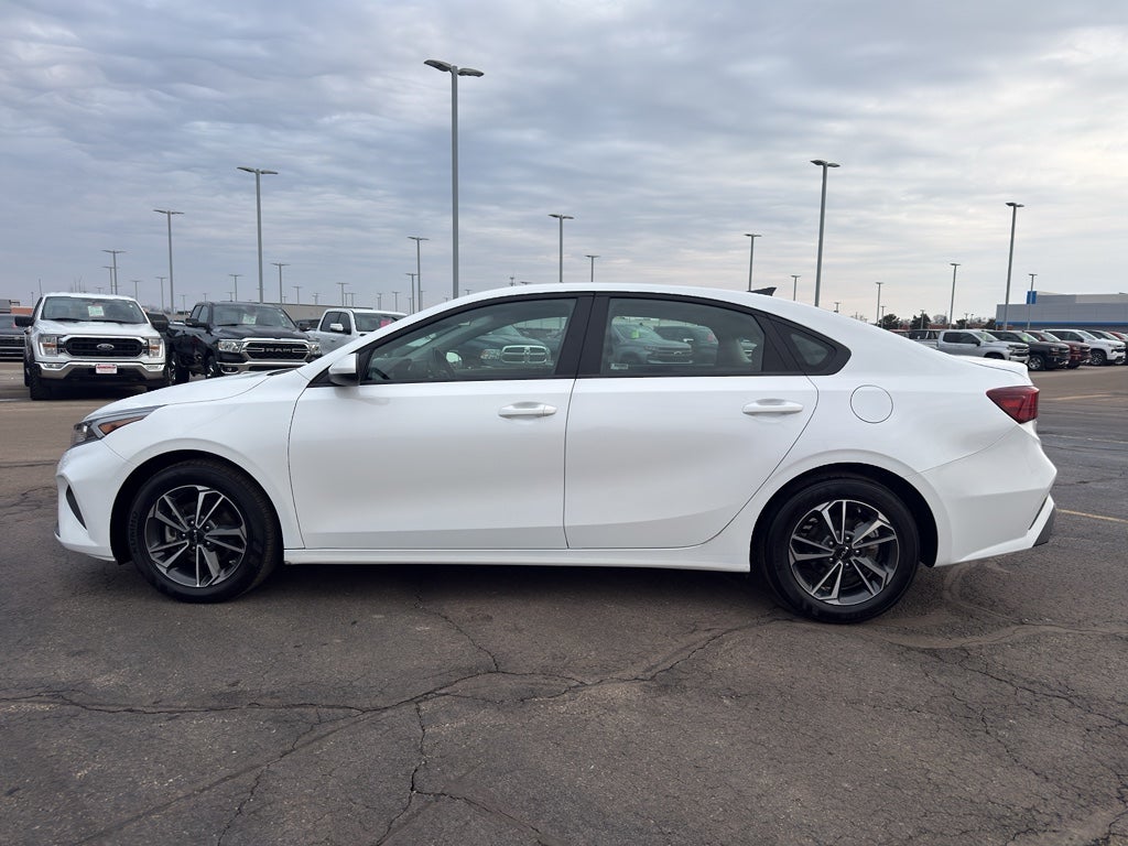 2024 Kia Forte LXS IVT