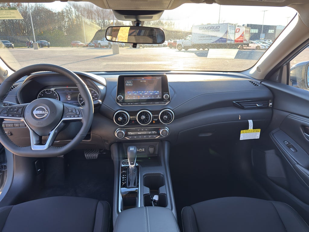 2025 Nissan Sentra SV CVT