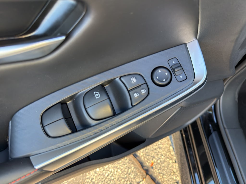 2025 Nissan Sentra SR CVT