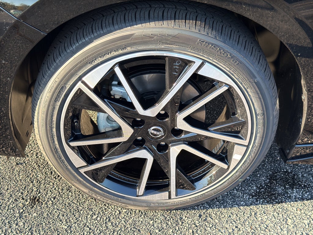 2025 Nissan Sentra SR CVT