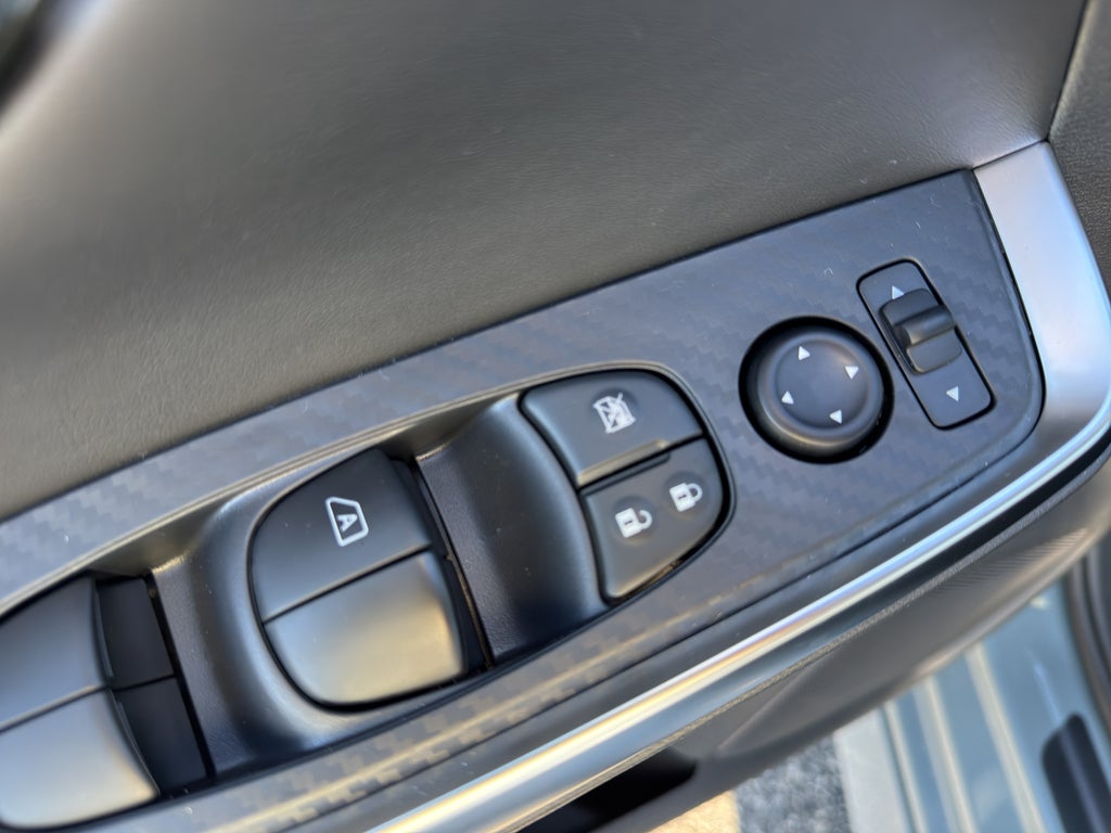 2025 Nissan Sentra SR CVT