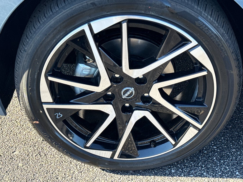 2025 Nissan Sentra SR CVT