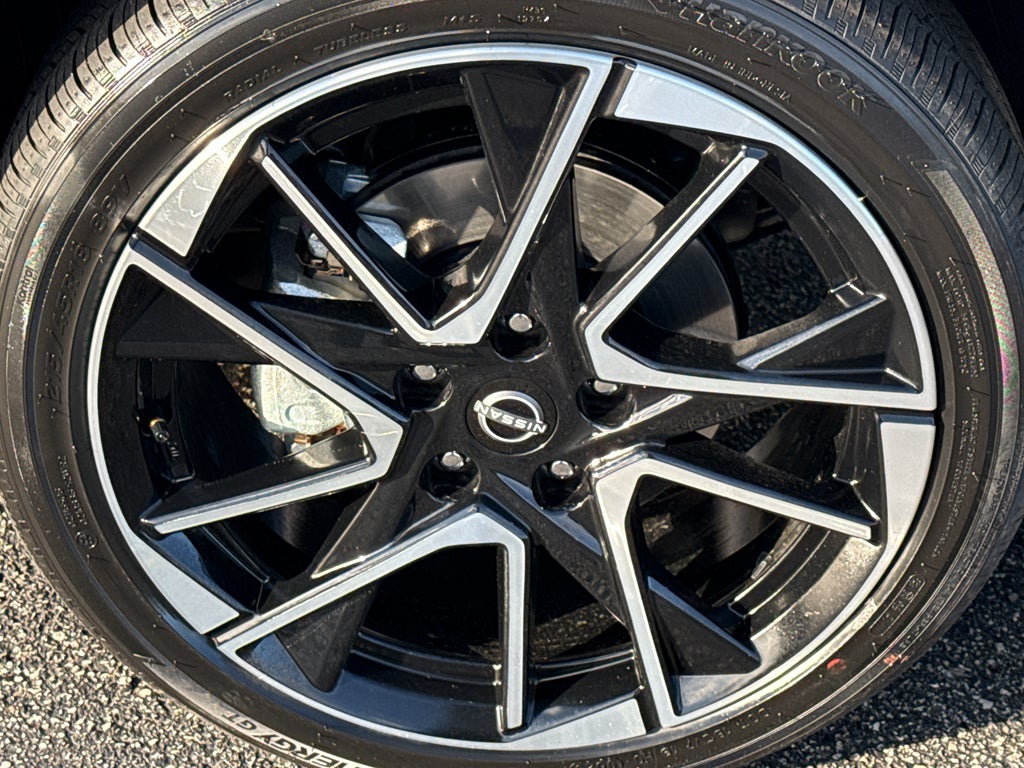 2025 Nissan Sentra SR CVT