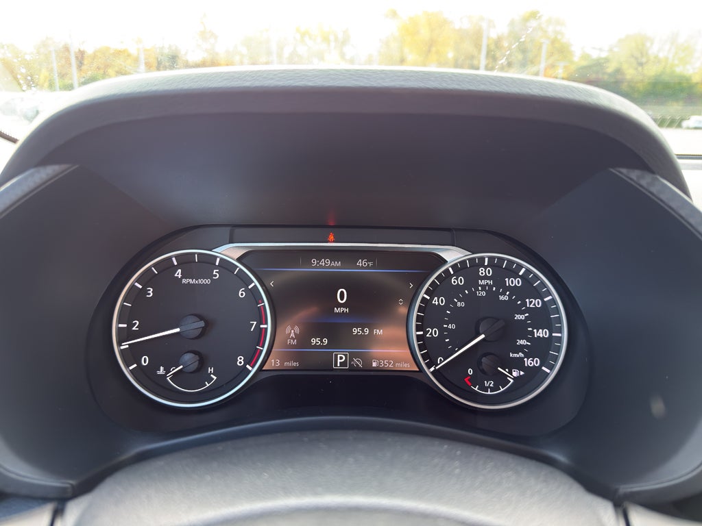 2025 Nissan Sentra SR CVT