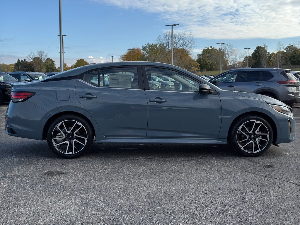 2025 Nissan Sentra SR CVT