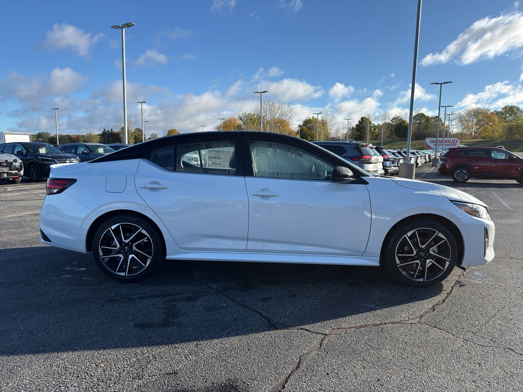 2025 Nissan Sentra SR CVT