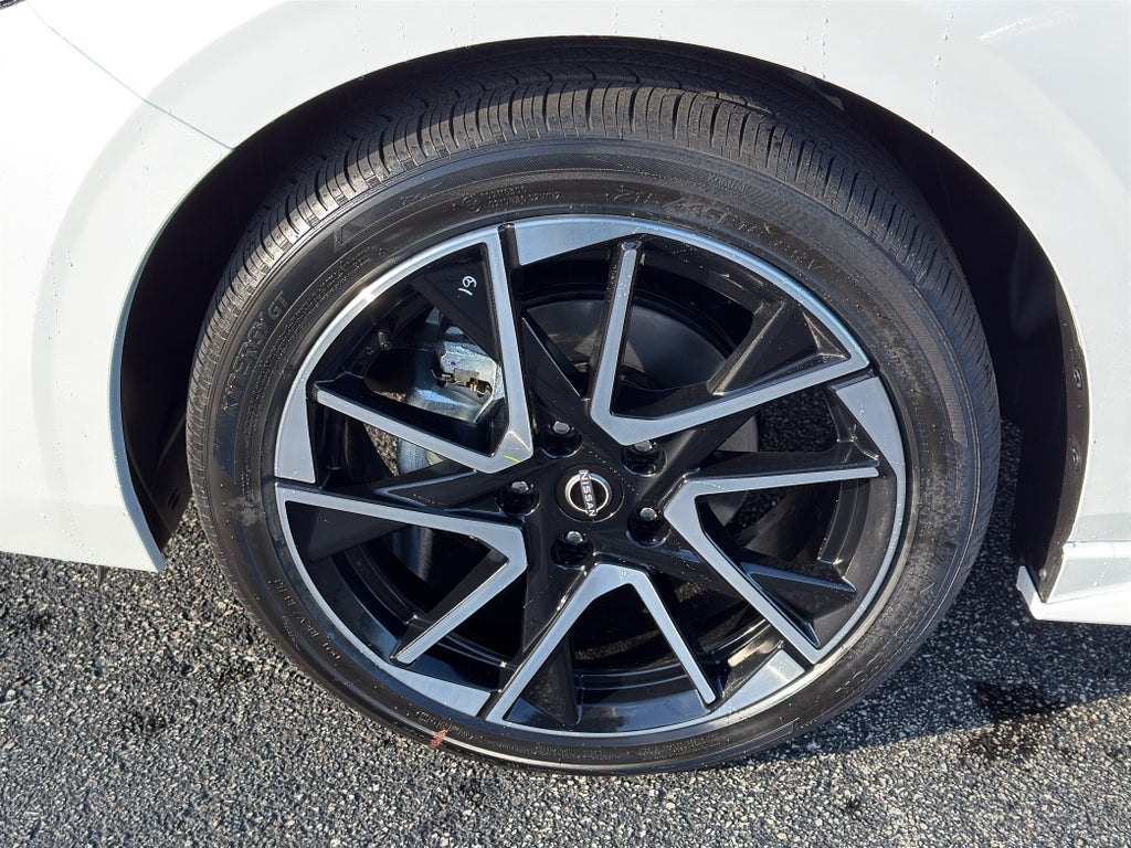 2025 Nissan Sentra SR CVT