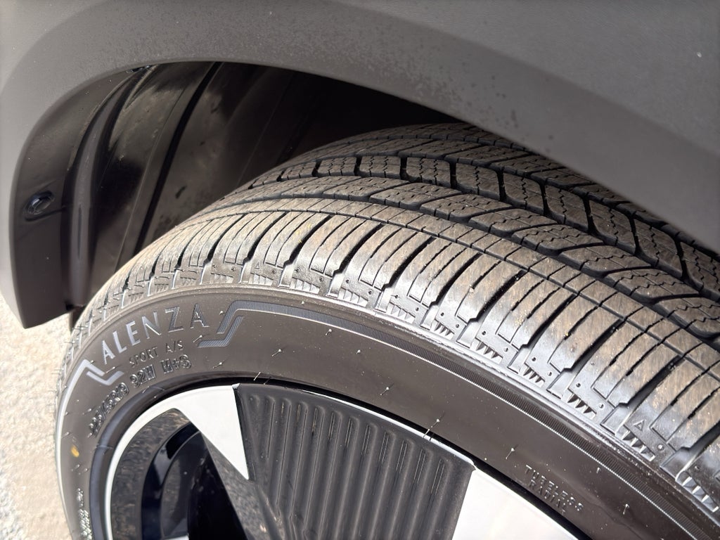 2025 Nissan Kicks SR AWD