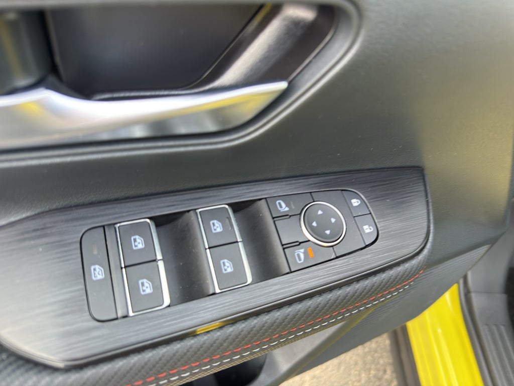 2025 Nissan Kicks SR AWD