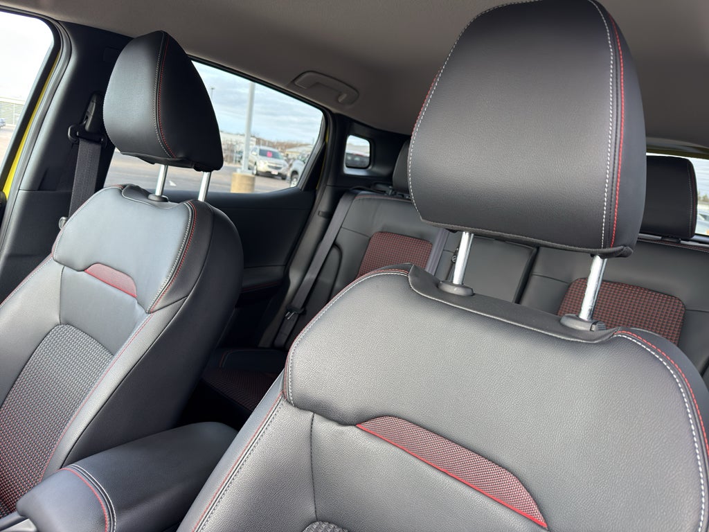 2025 Nissan Kicks SR AWD