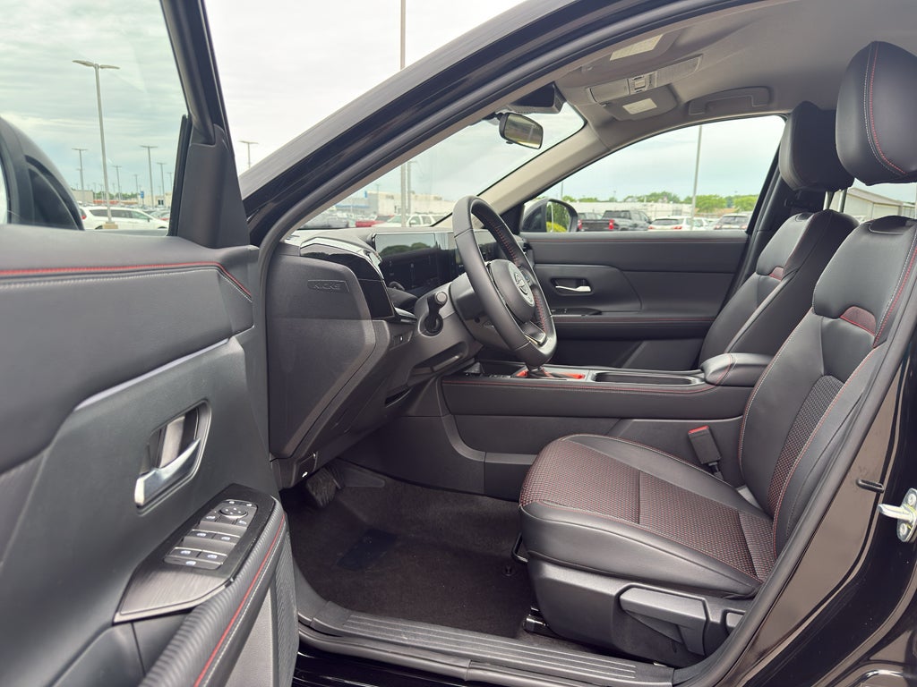 2025 Nissan Kicks SR AWD