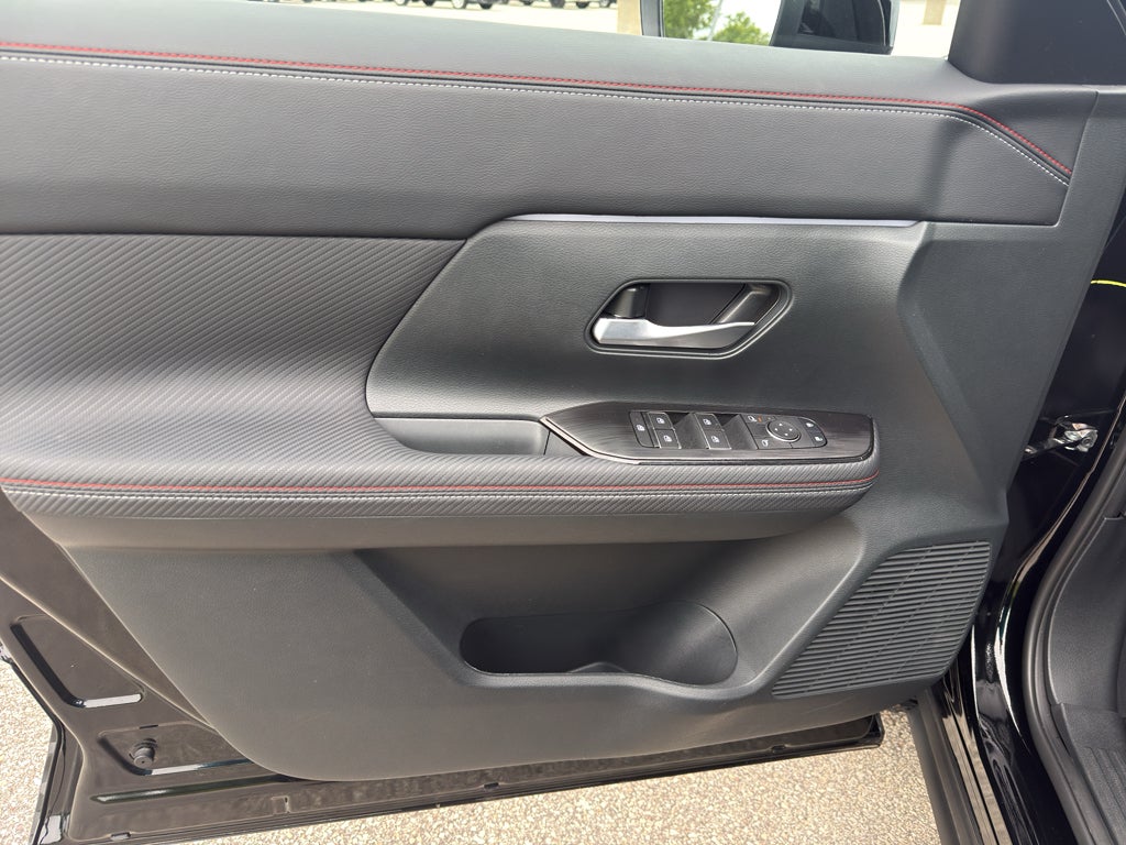 2025 Nissan Kicks SR AWD