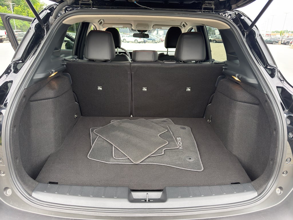 2025 Nissan Kicks SR AWD