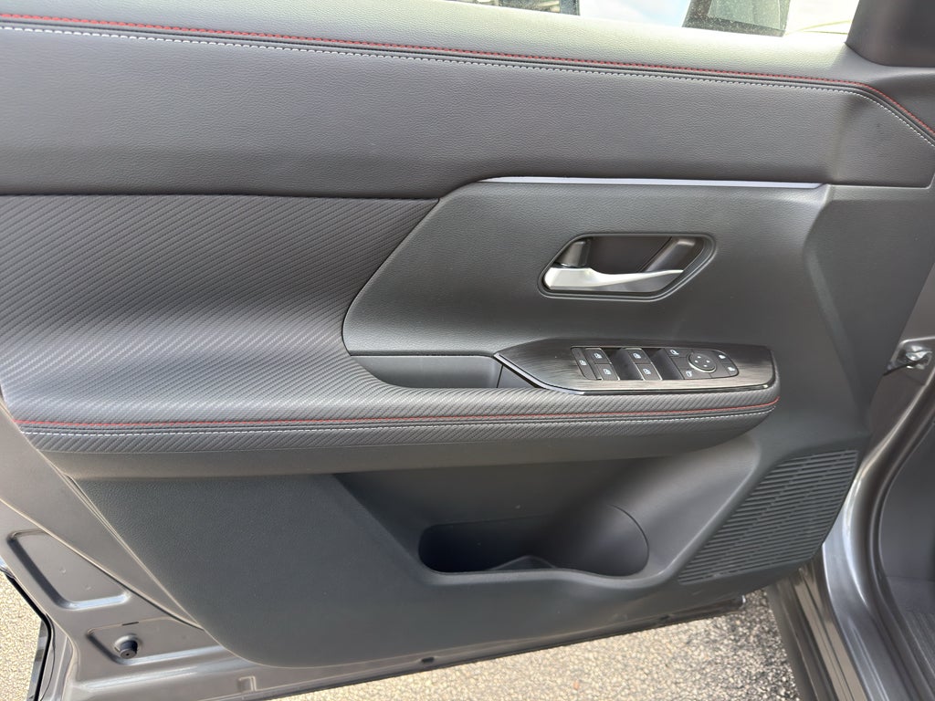 2025 Nissan Kicks SR AWD